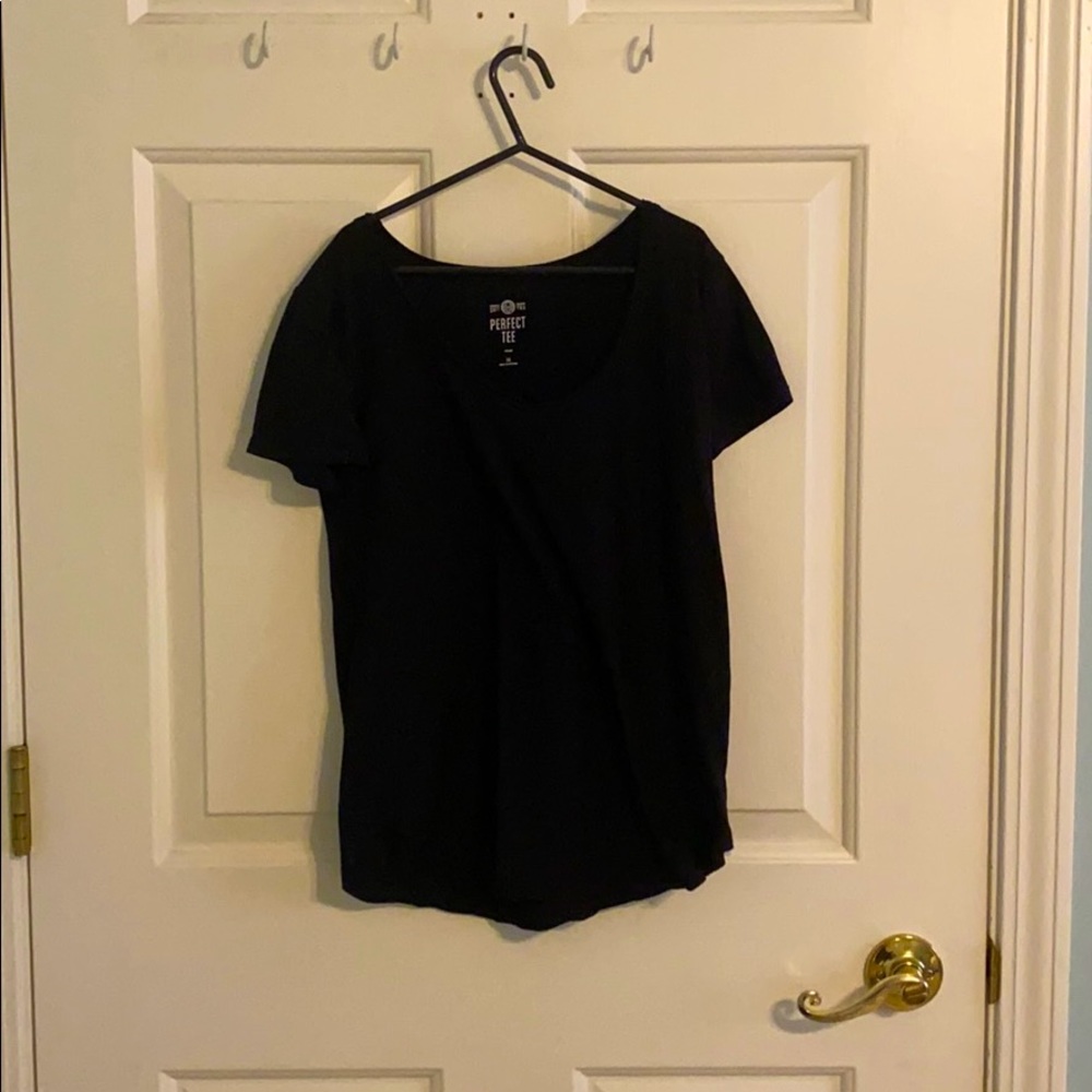 Black tee